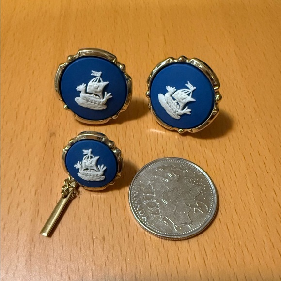 Wedgwood cufflinks and tie pin set - Picture 6 of 6